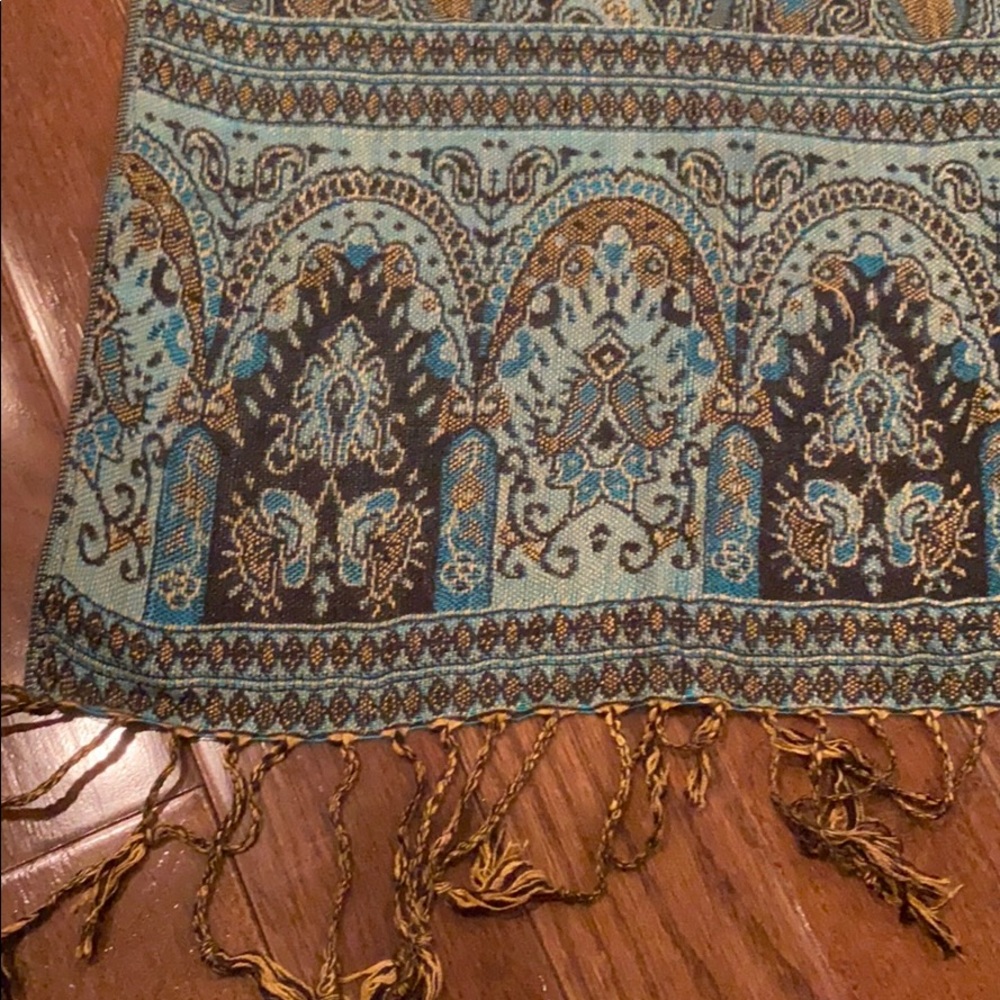 Blue Scarf/Wrap - Picture 4 of 4